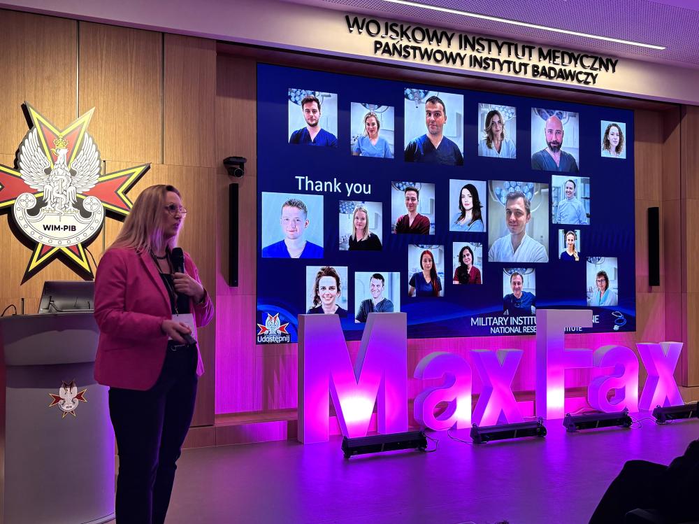 Wykład eksperta podczas konferencji naukowej chirurgii szczękowo twarzowej